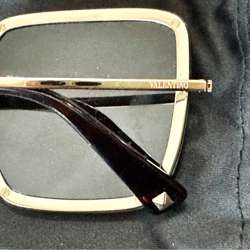 New Valentino Garavani Sunglasses - Picture 6 of 7